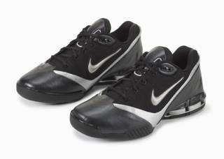 Nike最新鞋款亮相，时代步伐的见证者