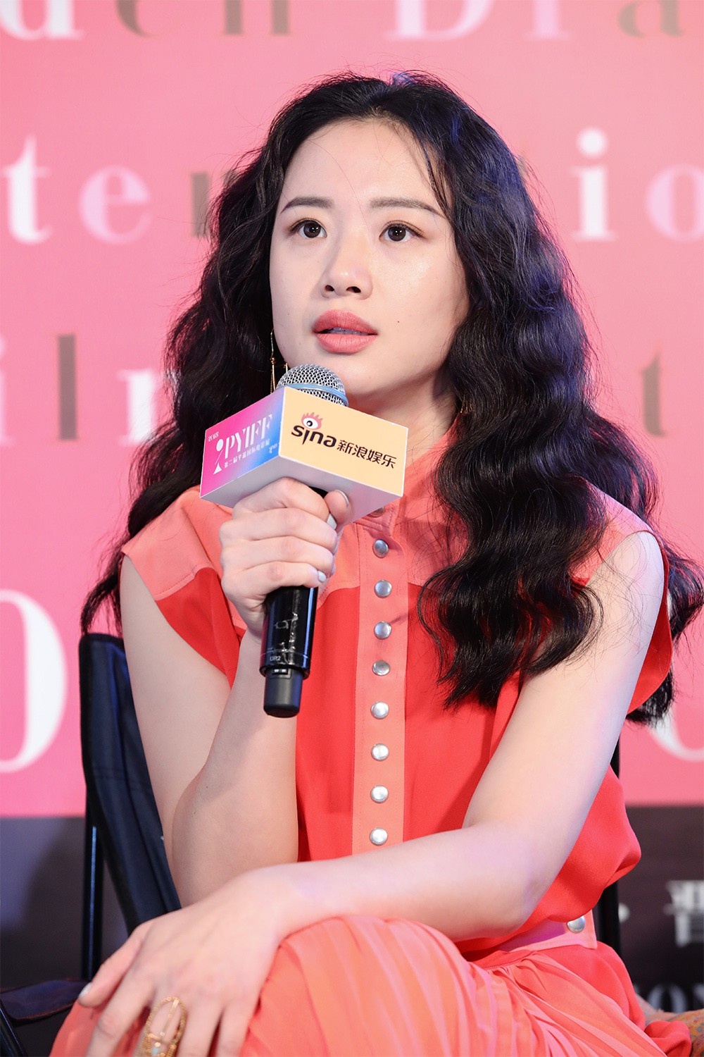 李梦，天赋与争议并存的演员之路